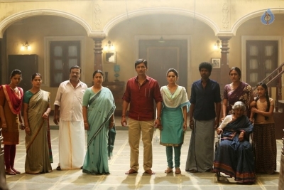 Sangili Bungili Kadhava Thorae Tamil Movie Stills - 5 of 20