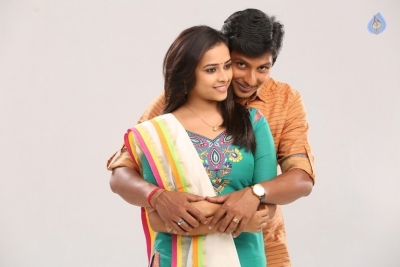 Sangili Bungili Kadhava Thorae Tamil Movie Stills - 17 of 20