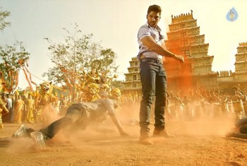 Sarrainodu Movie Photos - 11 of 19