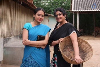 Sivappu Manithargal Tamil Movie Photos - 1 of 41