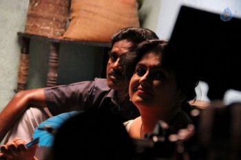 Sivappu Manithargal Tamil Movie Photos - 14 of 41