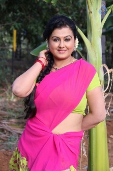 Sivappu Manithargal Tamil Movie Photos - 25 of 41
