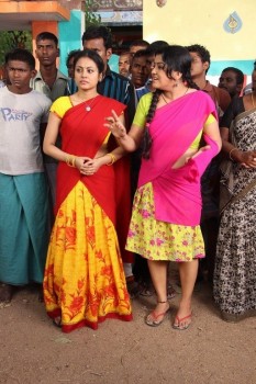 Sivappu Manithargal Tamil Movie Photos - 28 of 41