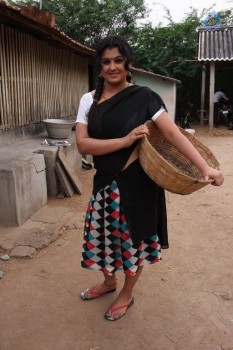 Sivappu Manithargal Tamil Movie Photos - 34 of 41