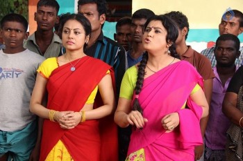 Sivappu Manithargal Tamil Movie Photos - 40 of 41
