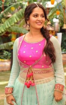 Size Zero Movie Latest Photos - 2 of 5