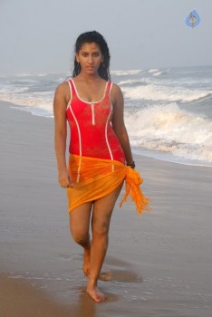 Tondi Movie Photos - 5 of 8