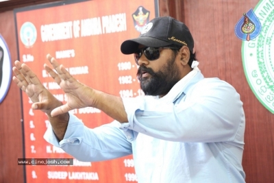 Touch Chesi Chudu Movie Working Stills - 4 of 12