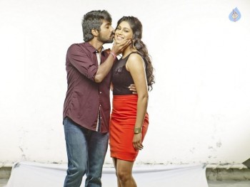 Trisha ledaa Nayanthara Film Photos - 11 of 17