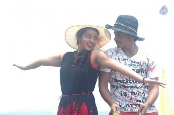 Vandanam Photos n Posters - 16 of 48