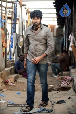 Velaikkaran Tamil Film Photos - 3 of 21