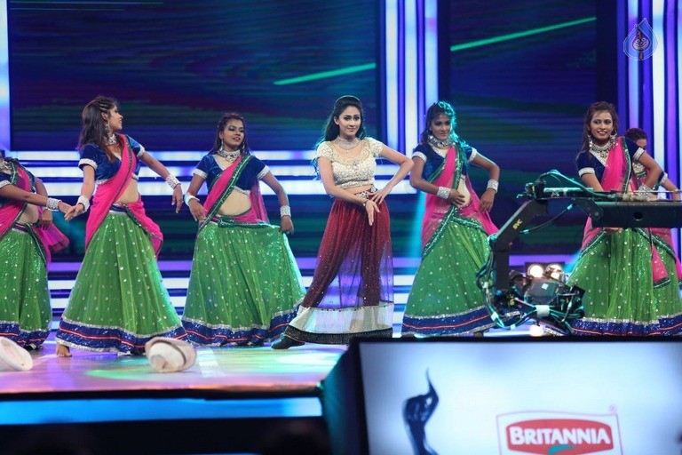 63rd Britannia Filmfare Awards South Event Photos 3 - 80 / 110 photos