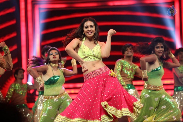 63rd Britannia Filmfare Awards South Event Photos 3 - 103 / 110 photos