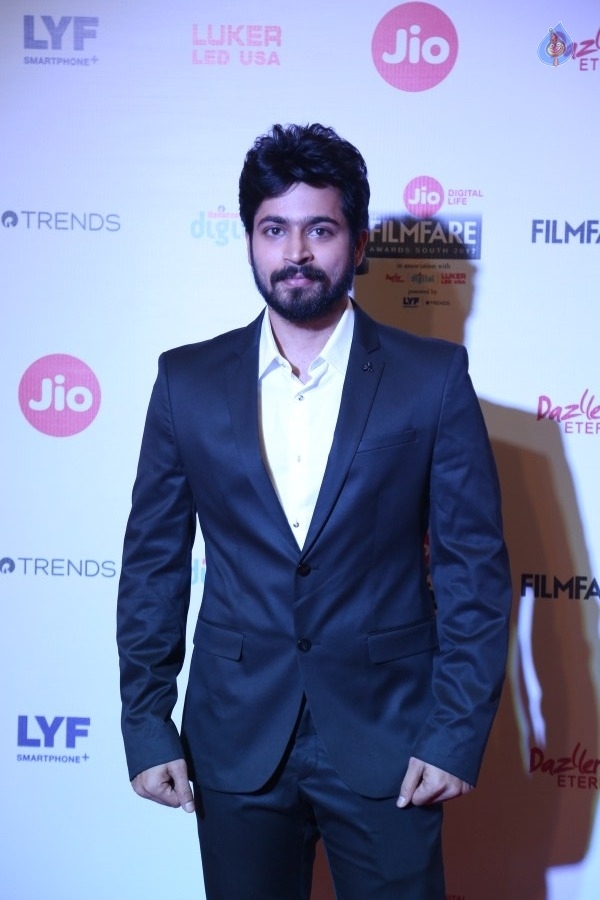 64th Jio Filmfare Awards South 2017 - 28 / 61 photos