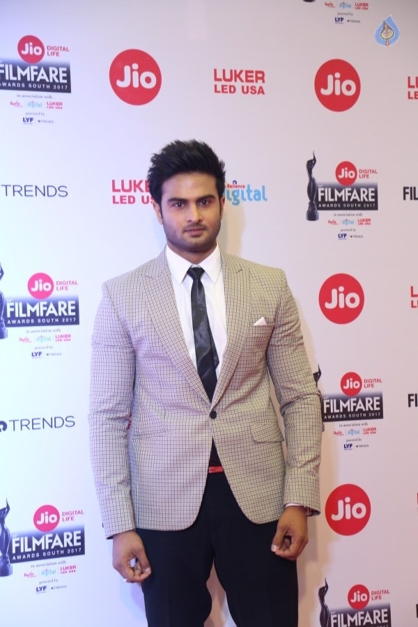 64th Jio Filmfare Awards South 2017 - 33 / 61 photos