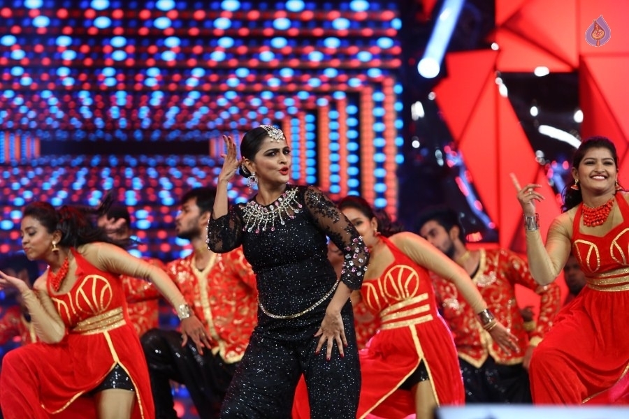 64th Jio Filmfare Awards South 2017 - 42 / 61 photos