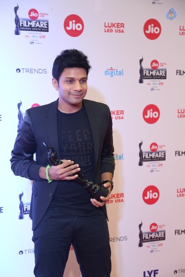 64th Jio Filmfare Awards South 2017 - 53 / 61 photos