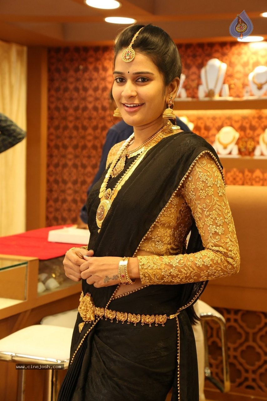 8th Hyderabad Jewellery n Gem Fair - 44 / 109 photos