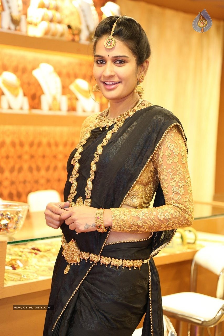 8th Hyderabad Jewellery n Gem Fair - 45 / 109 photos