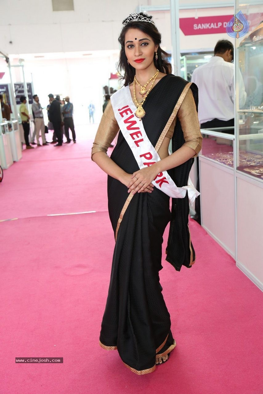 8th Hyderabad Jewellery n Gem Fair - 85 / 109 photos