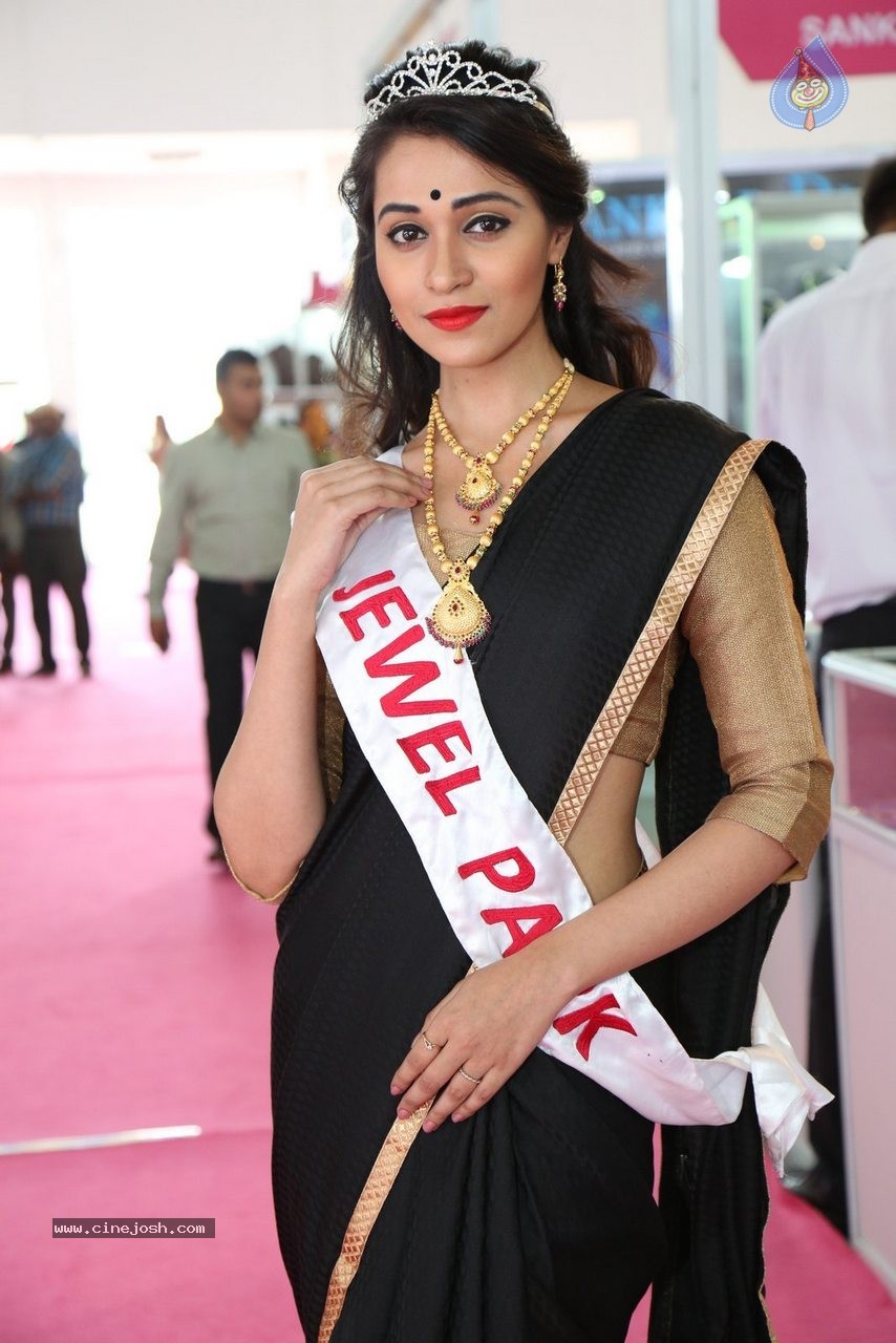 8th Hyderabad Jewellery n Gem Fair - 88 / 109 photos