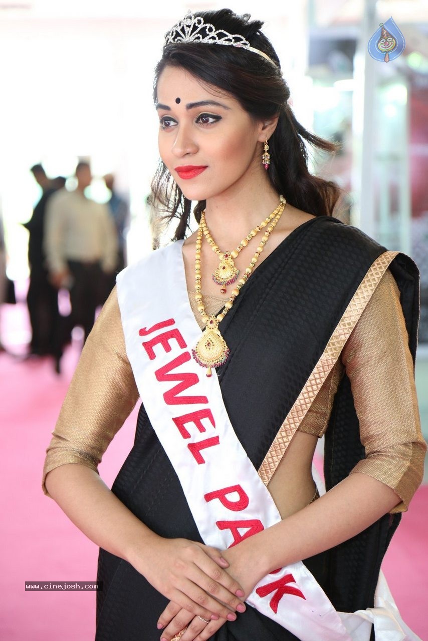 8th Hyderabad Jewellery n Gem Fair - 98 / 109 photos