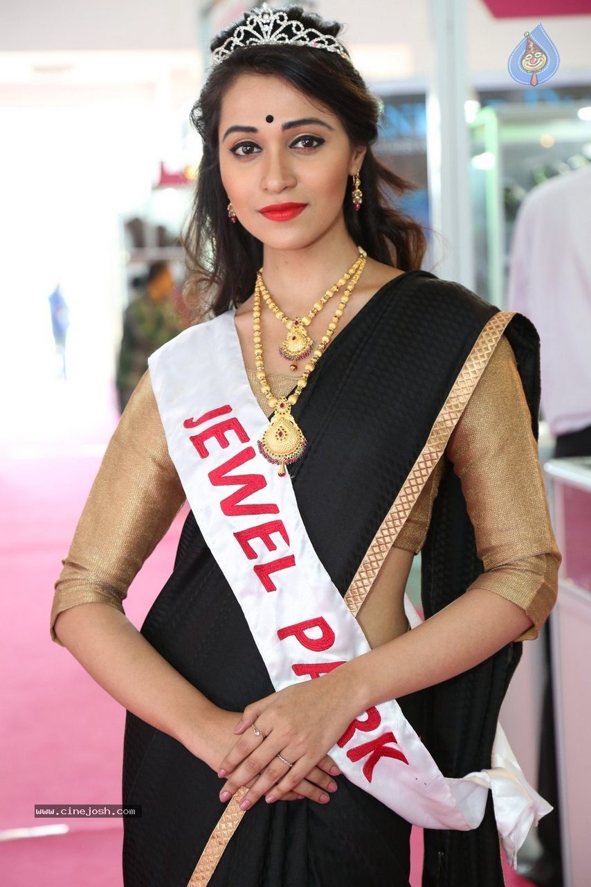 8th Hyderabad Jewellery n Gem Fair - 100 / 109 photos