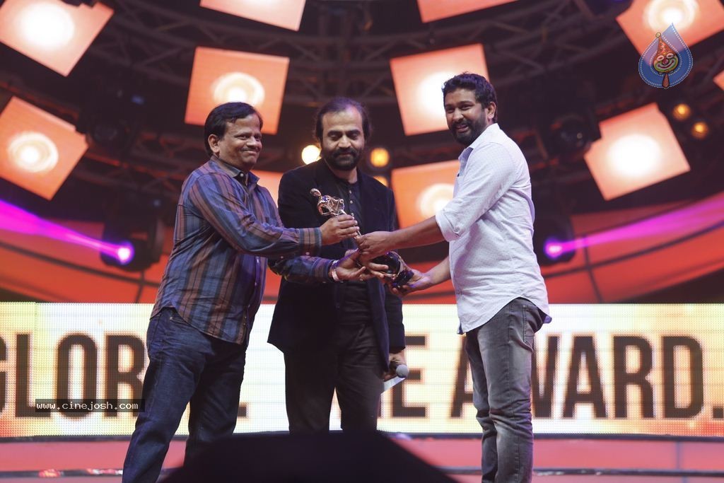 9th Vijay Awards Function Photos - 13 / 21 photos
