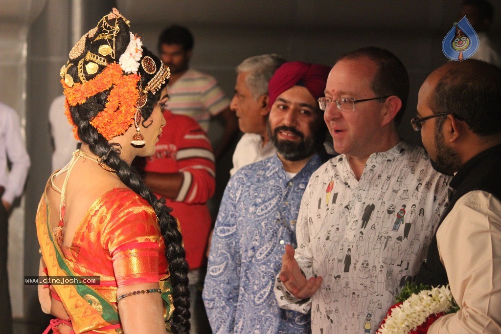Haleem Khan's Thanksgiving Dance Show - 9 / 36 photos