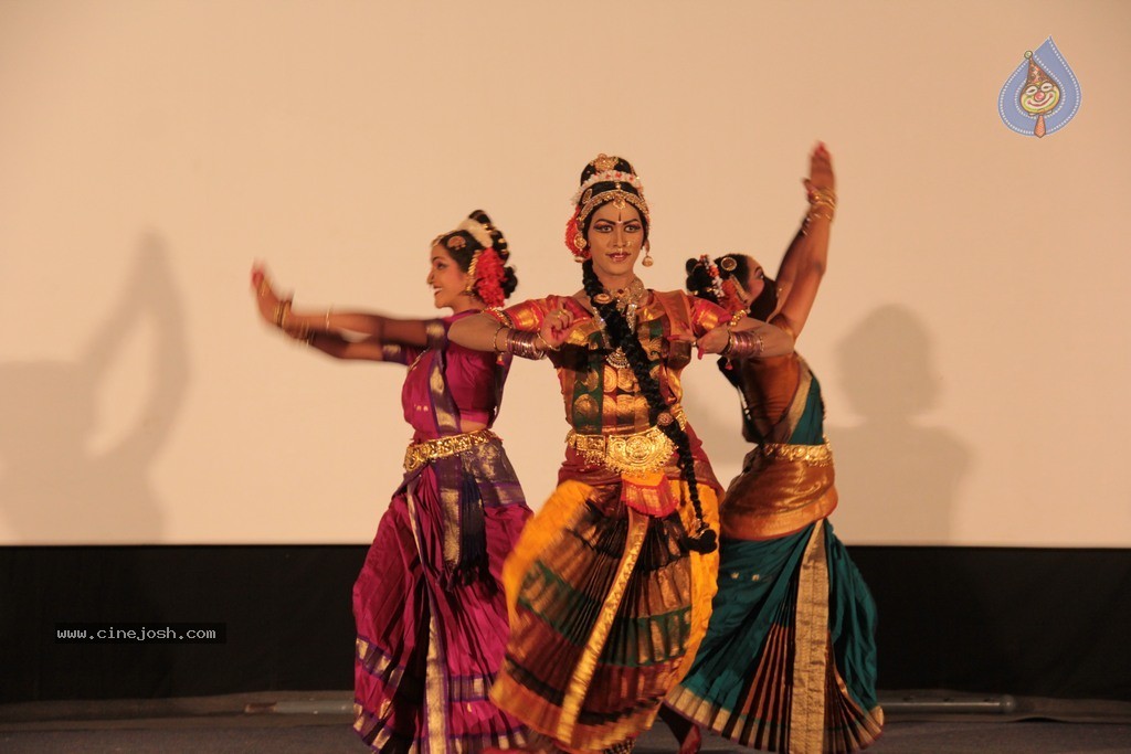Haleem Khan's Thanksgiving Dance Show - 12 / 36 photos