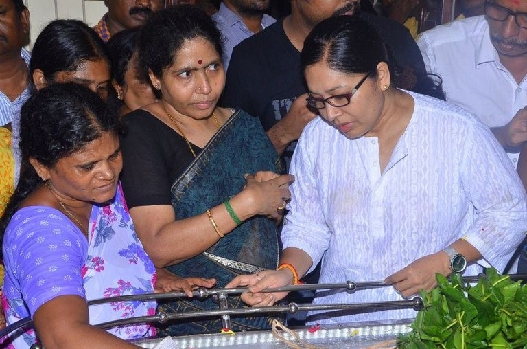 Aachi Manorama Condolences Photos - 96 / 165 photos
