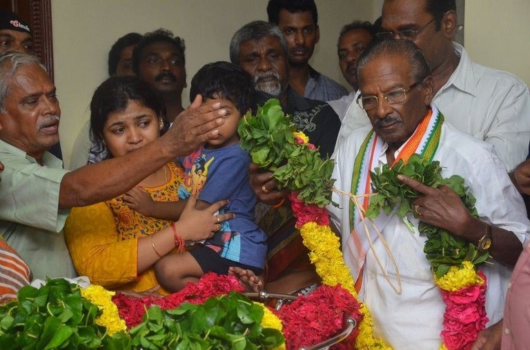 Aachi Manorama Condolences Photos - 133 / 165 photos
