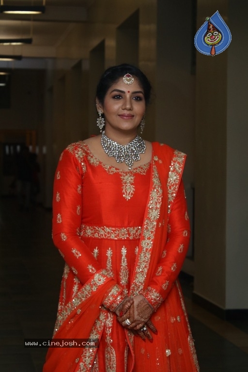 Aadhav Kannadasan - Vinodhnie Wedding Reception Photos - 5 / 21 photos