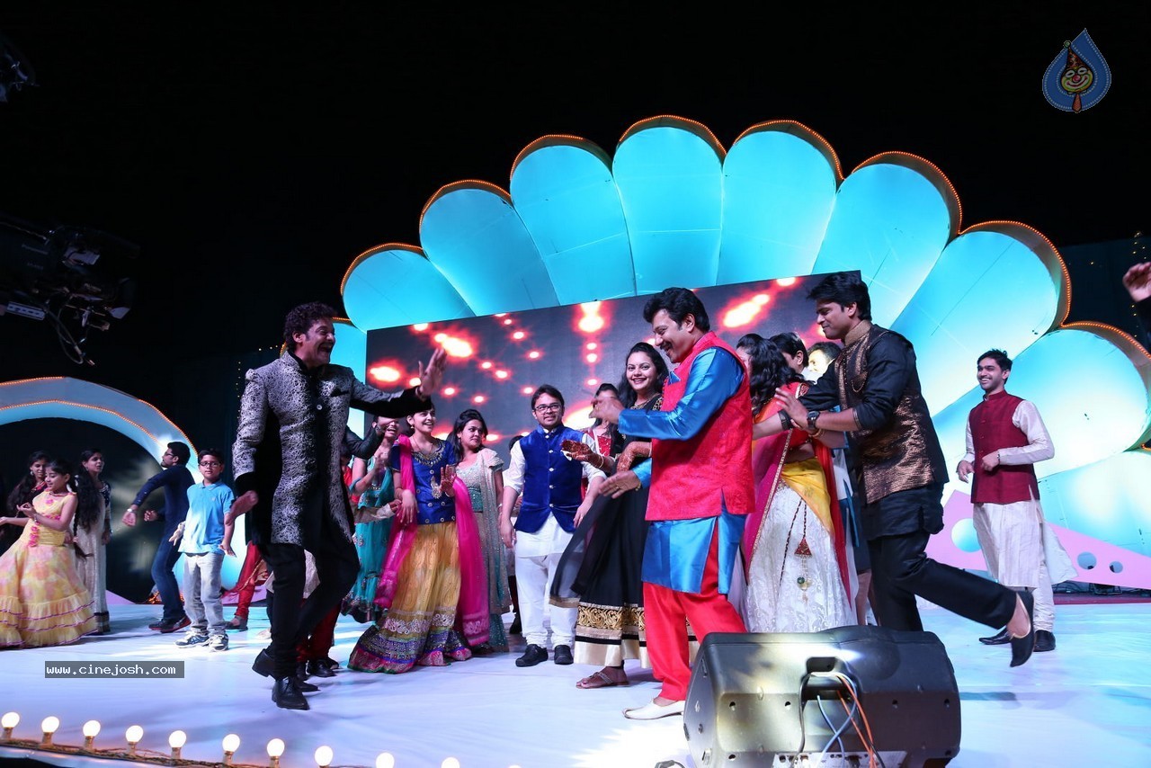 Aadi and Aruna Wedding Photos - 35 / 76 photos