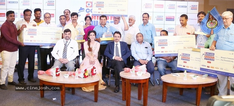 Aakanksha Singh Presents HDFC Bank Community Ganesh Awards - 3 / 5 photos