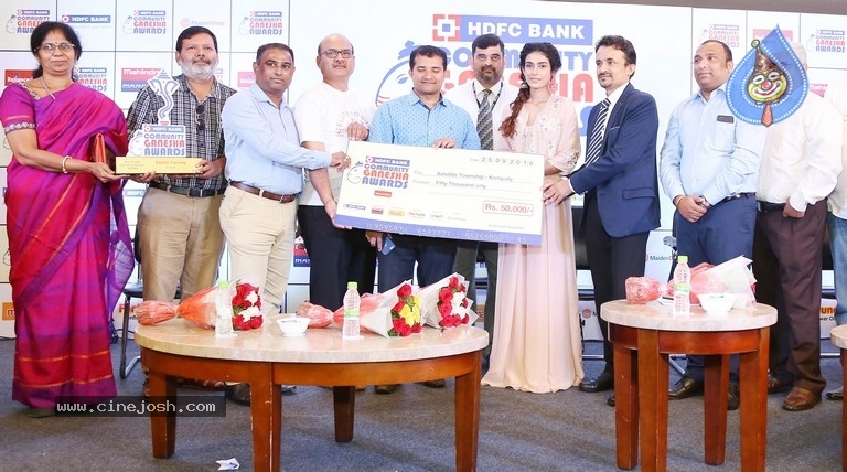 Aakanksha Singh Presents HDFC Bank Community Ganesh Awards - 5 / 5 photos