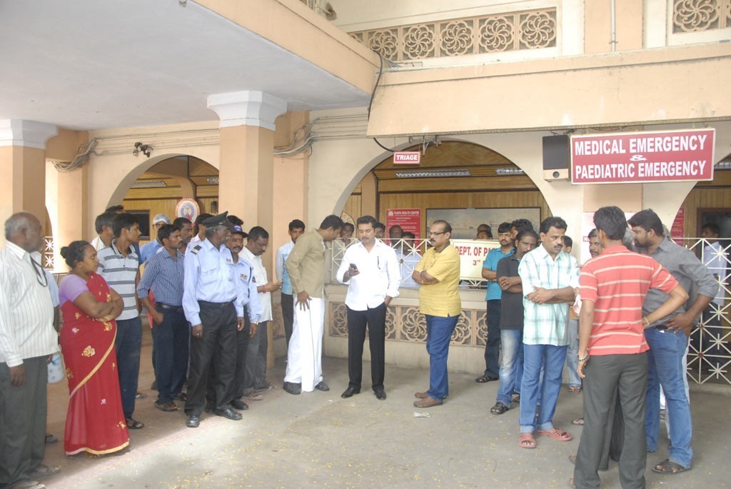 Kadhal Dhandapani Condolence Photos - 15 / 56 photos