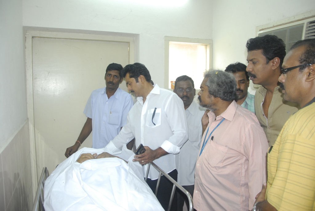 Kadhal Dhandapani Condolence Photos - 40 / 56 photos