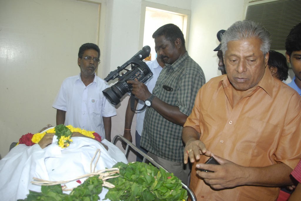 Kadhal Dhandapani Condolence Photos - 46 / 56 photos