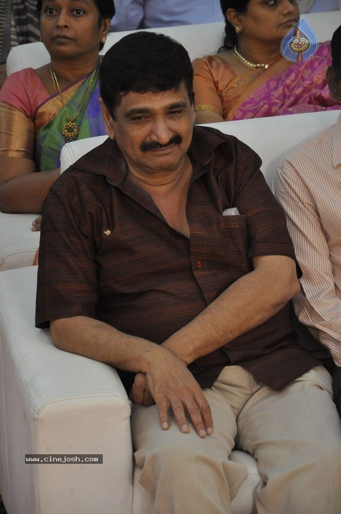 Actor Pandiarajan Son Wedding Reception - 60 / 102 photos