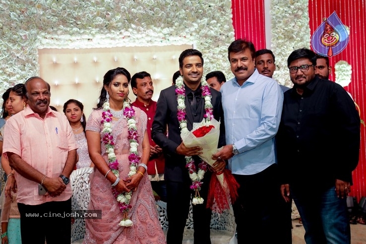Actor Sathish - Sindhu Wedding Reception Stills - 10 / 105 photos