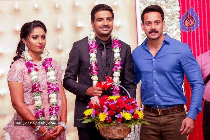 Actor Sathish - Sindhu Wedding Reception Stills - 15 / 105 photos