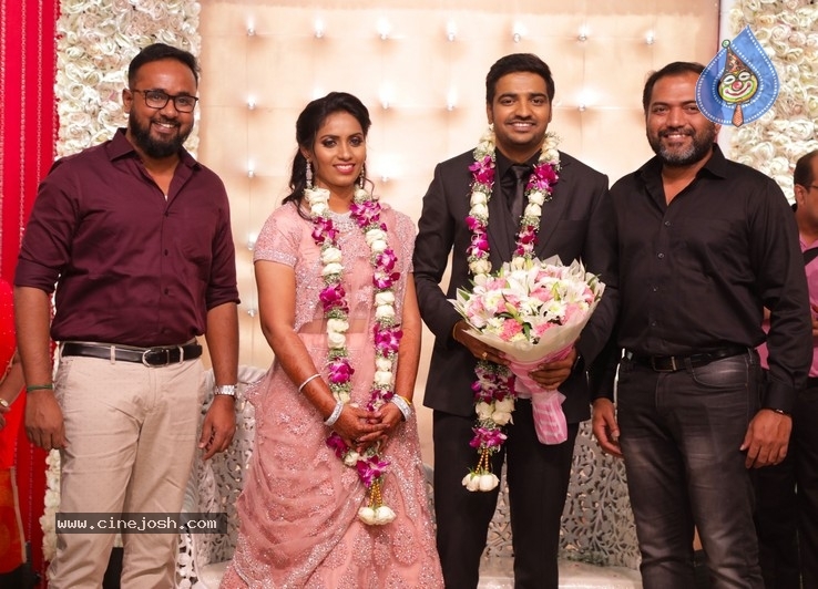 Actor Sathish - Sindhu Wedding Reception Stills - 49 / 105 photos