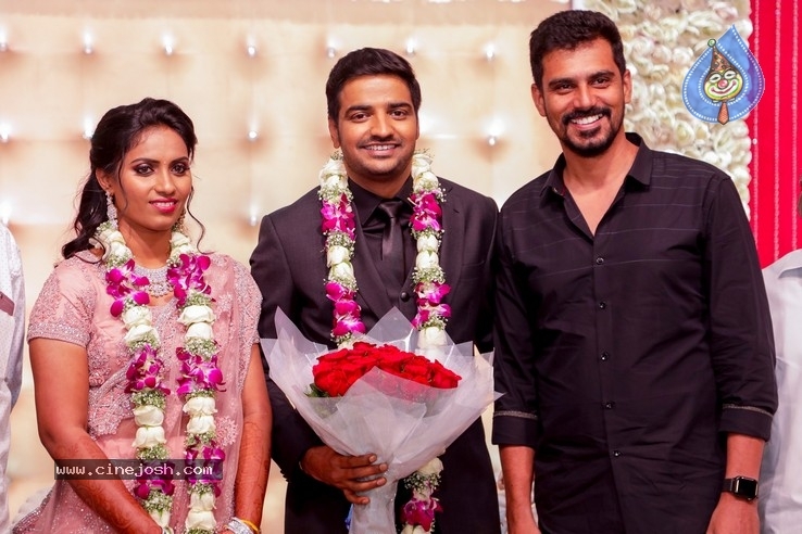 Actor Sathish - Sindhu Wedding Reception Stills - 55 / 105 photos