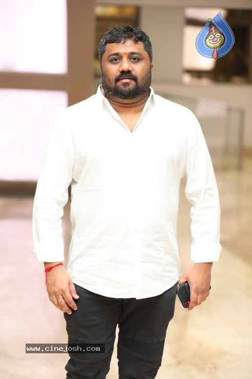 Actor Sathish - Sindhu Wedding Reception Stills - 64 / 105 photos