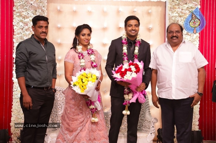 Actor Sathish - Sindhu Wedding Reception Stills - 79 / 105 photos
