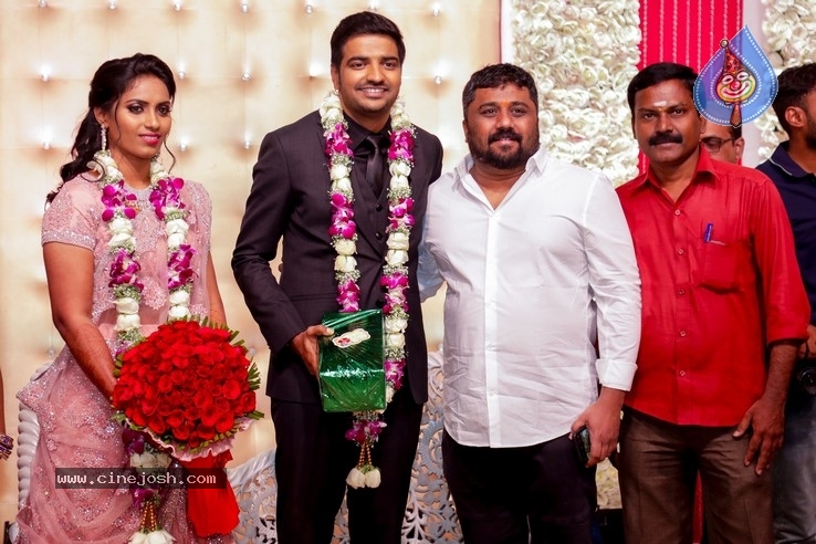 Actor Sathish - Sindhu Wedding Reception Stills - 88 / 105 photos
