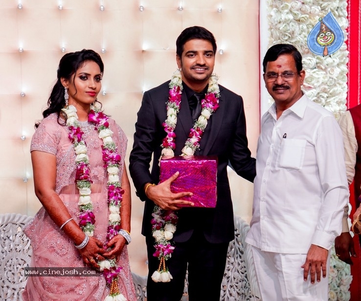 Actor Sathish - Sindhu Wedding Reception Stills - 97 / 105 photos