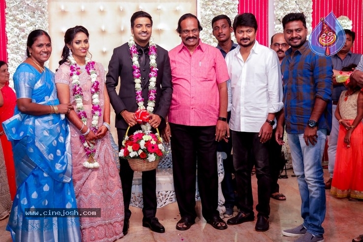 Actor Sathish - Sindhu Wedding Reception Stills - 98 / 105 photos