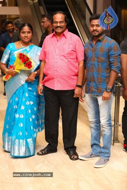 Actor Sathish - Sindhu Wedding Reception Stills - 101 / 105 photos